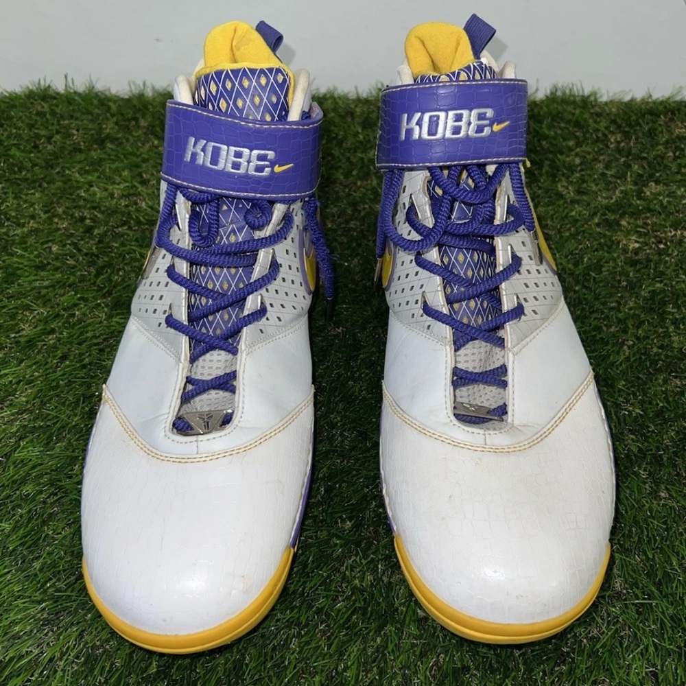 Nike Kobe Basketball Shoes - White, Yellow, Purple Size 11 Men’s - Picture 5 of 8